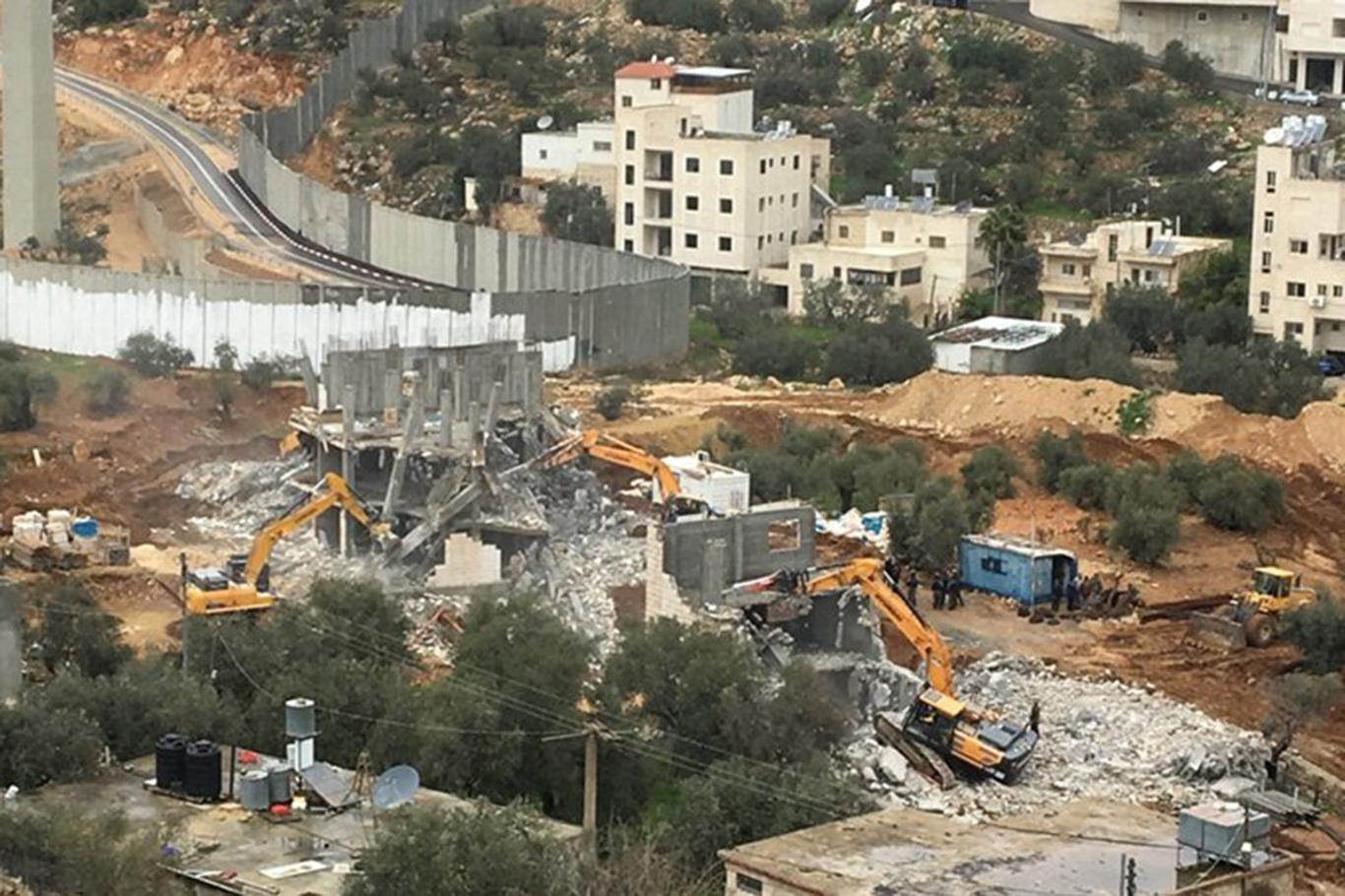 İşgal rejimi Kudüs’te Filistinlilere ait 165 evi yıktı